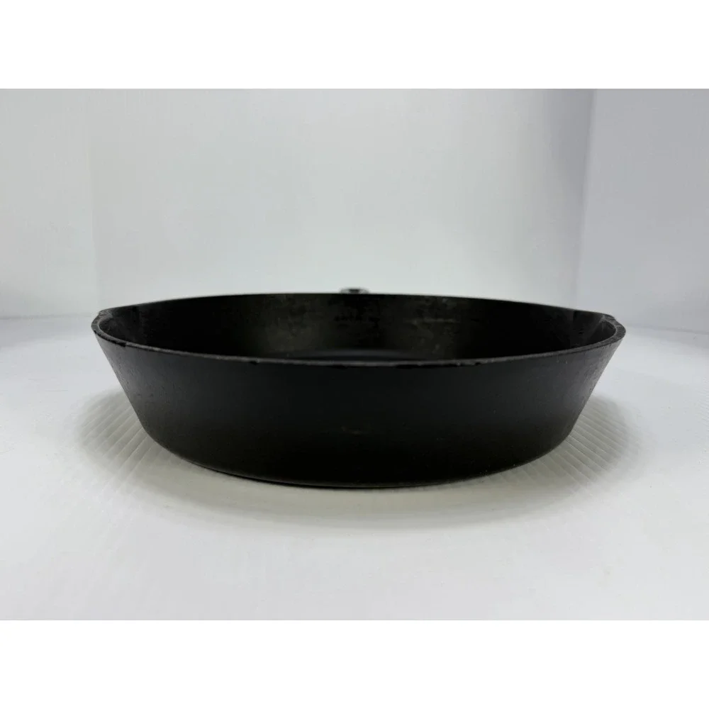 Vintage #8 Unmarked Lodge Cast Iron Skillet 3 Notch‎ Heat Ring Restored Seasoned